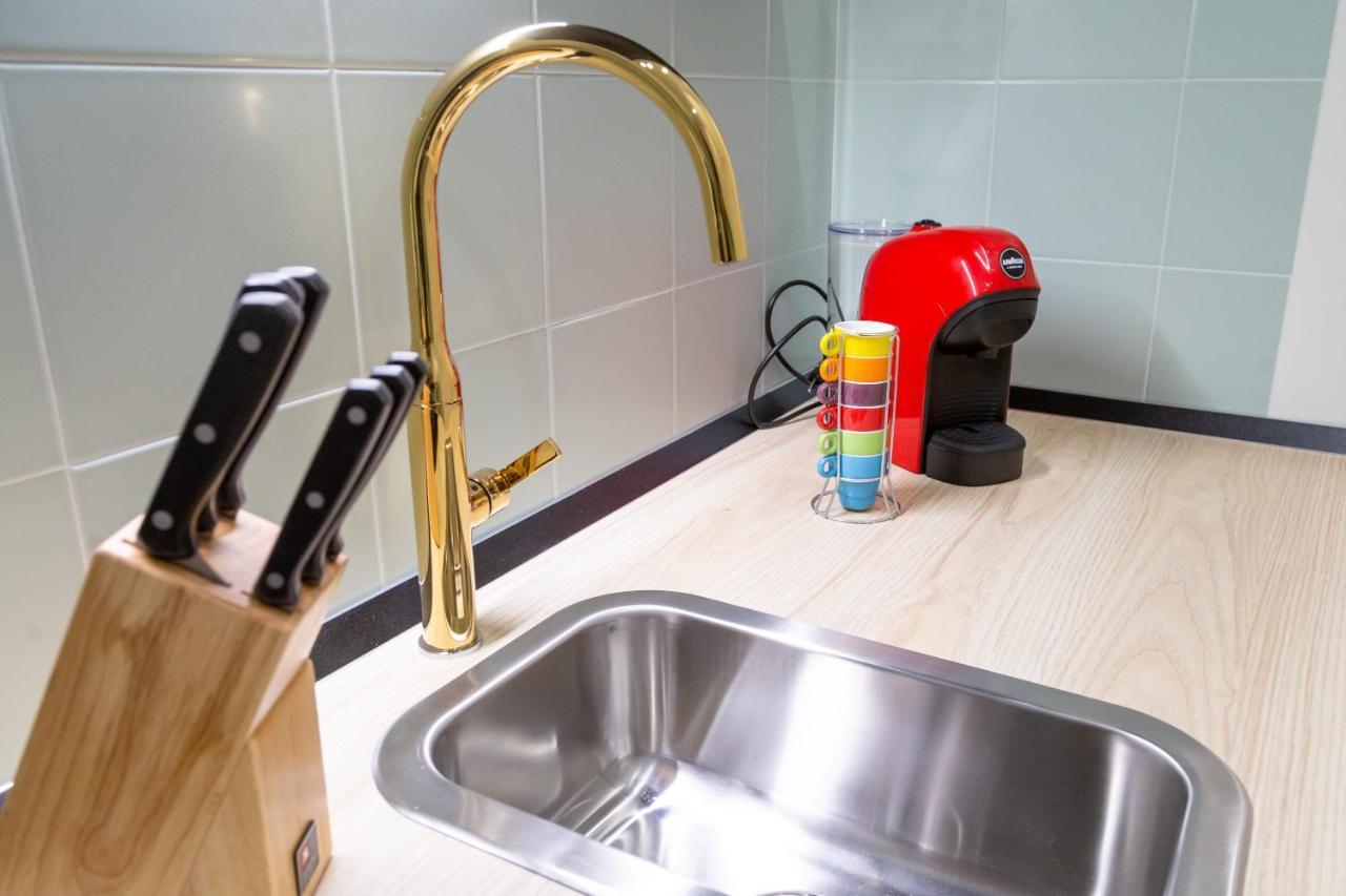 טריאסטה Lovely And Tiny Pied-A-Terre In The City Center מראה חיצוני תמונה